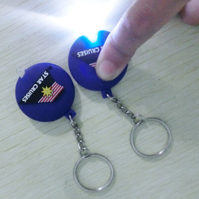 1개의 두 배 편들어진 연약한 PVC Keychain의 높은 광도 LED 플래쉬 등 Keychain